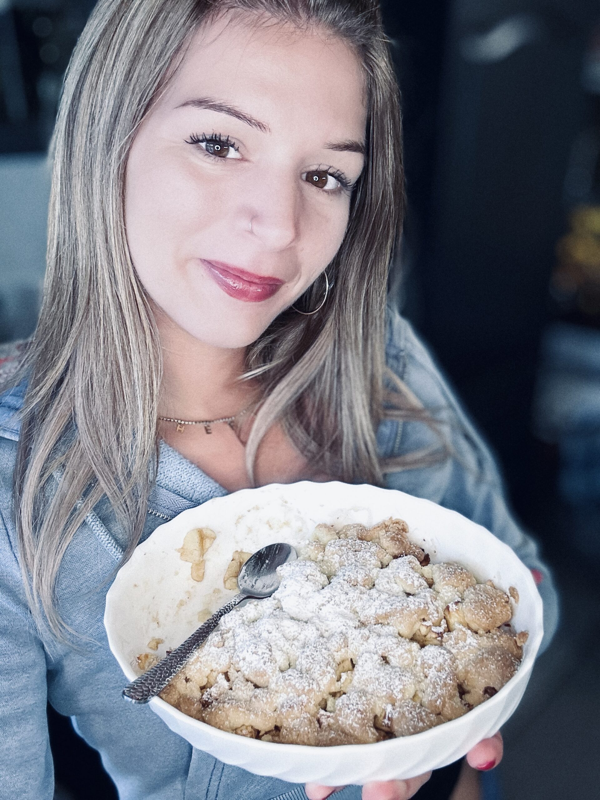 Corie beim Backen in ihrer Küche